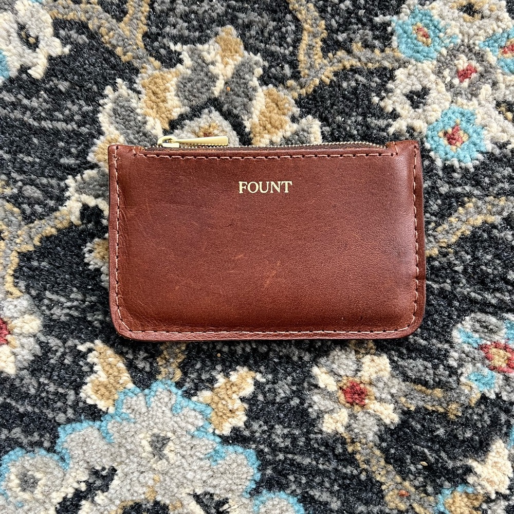 Fount leather cettie card case